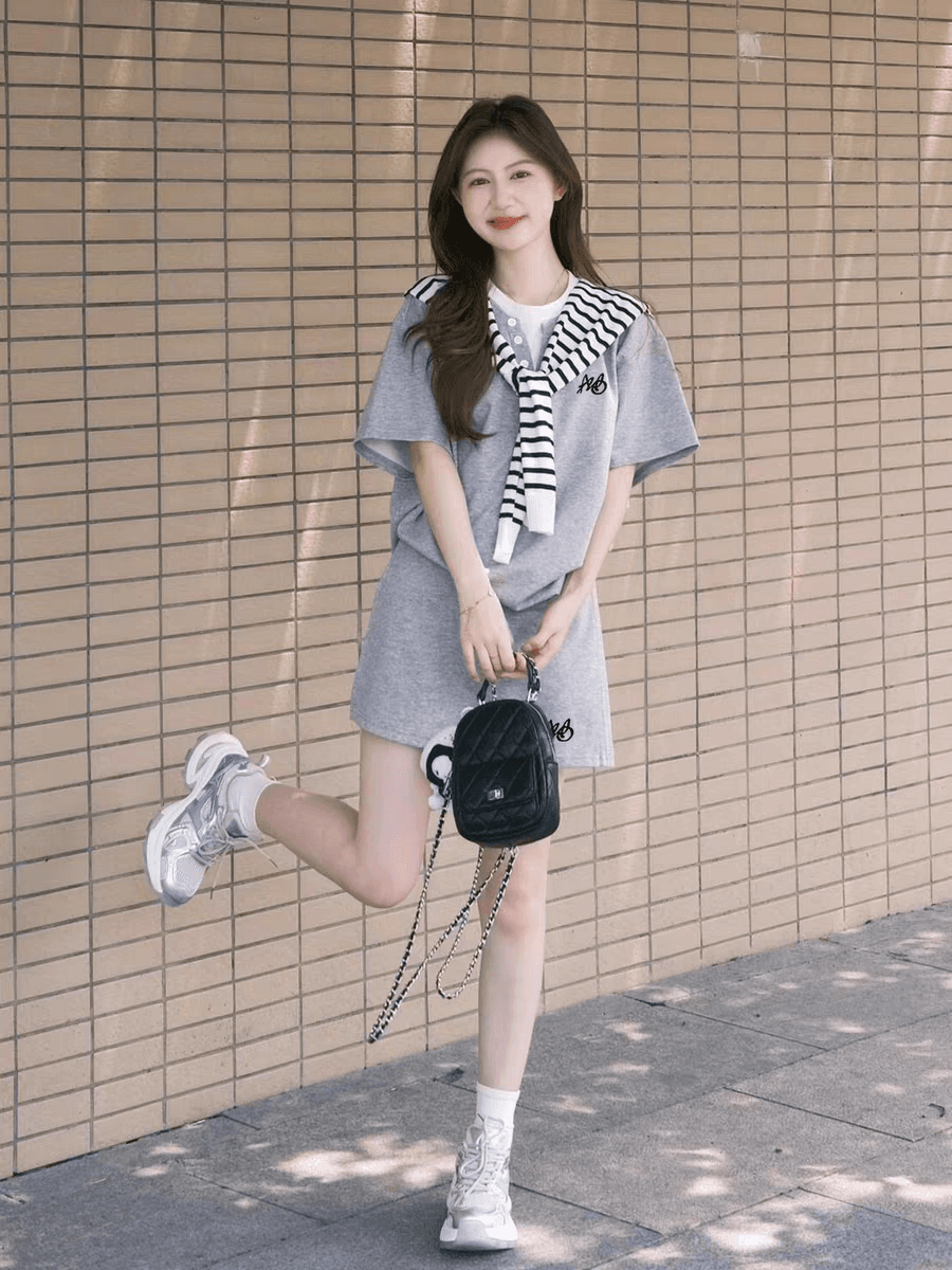 고급 센스 캐주얼 운동복 세트 여성 여름 학생 루즈핏 슬림해 보이는 한국 스타일 패션 반팔 미니 스커트 투피스 세트 상세 이미지 4