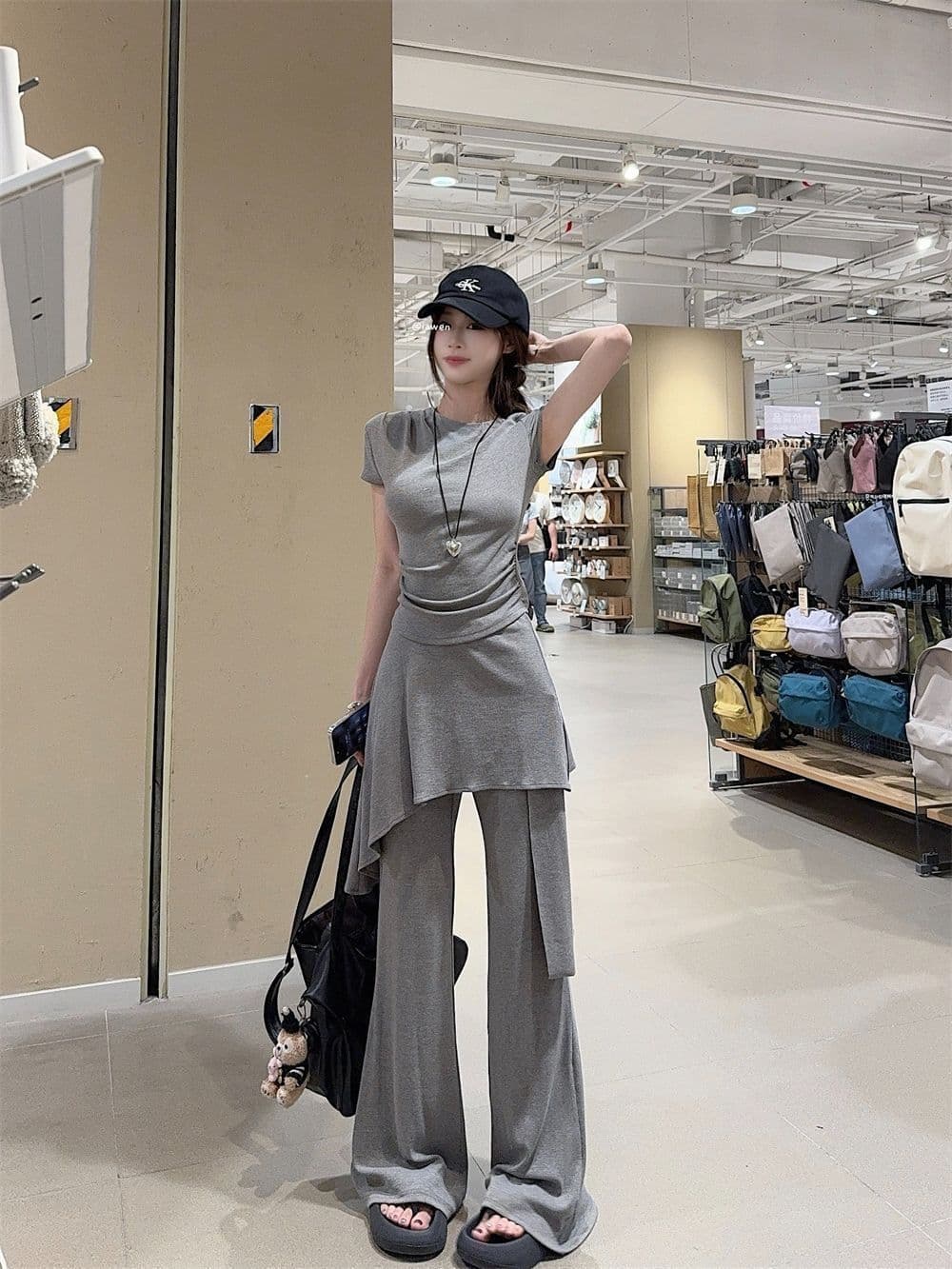 핫걸 바람 스포츠 슈트 여성 여름 패션 슬림해 보이는 몸매 가꾸기 반팔 불규칙 마이크로 나팔 바지 캐주얼 투피스 세트 상세 이미지 1
