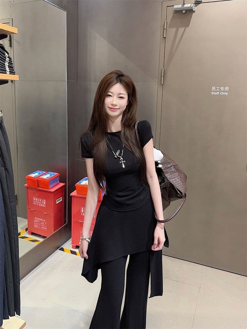 핫걸 바람 스포츠 슈트 여성 여름 패션 슬림해 보이는 몸매 가꾸기 반팔 불규칙 마이크로 나팔 바지 캐주얼 투피스 세트 상세 이미지 6