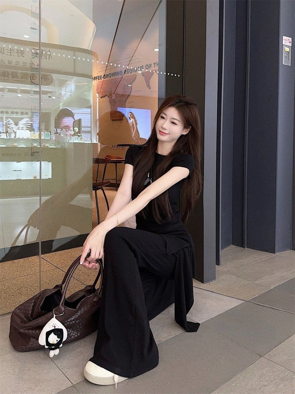 핫걸 바람 스포츠 슈트 여성 여름 패션 슬림해 보이는 몸매 가꾸기 반팔 불규칙 마이크로 나팔 바지 캐주얼 투피스 세트 상세 이미지 8