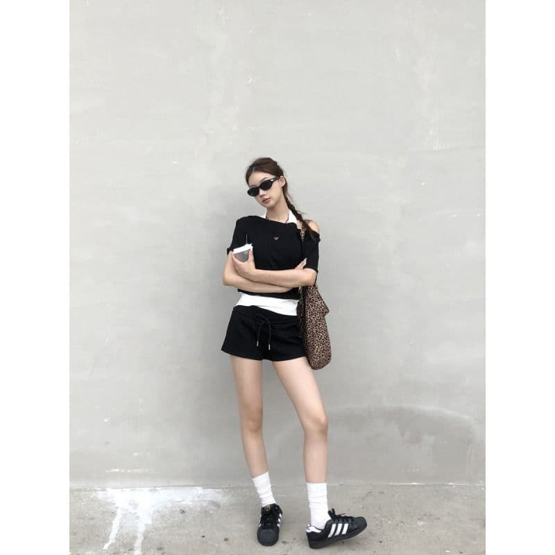 40 좋은 면 디자인 센스 배색 페이크 레이어드 행침 목 보트넥 맨위 티셔츠 오프숄더 반팔 여성 여름 이미지 2