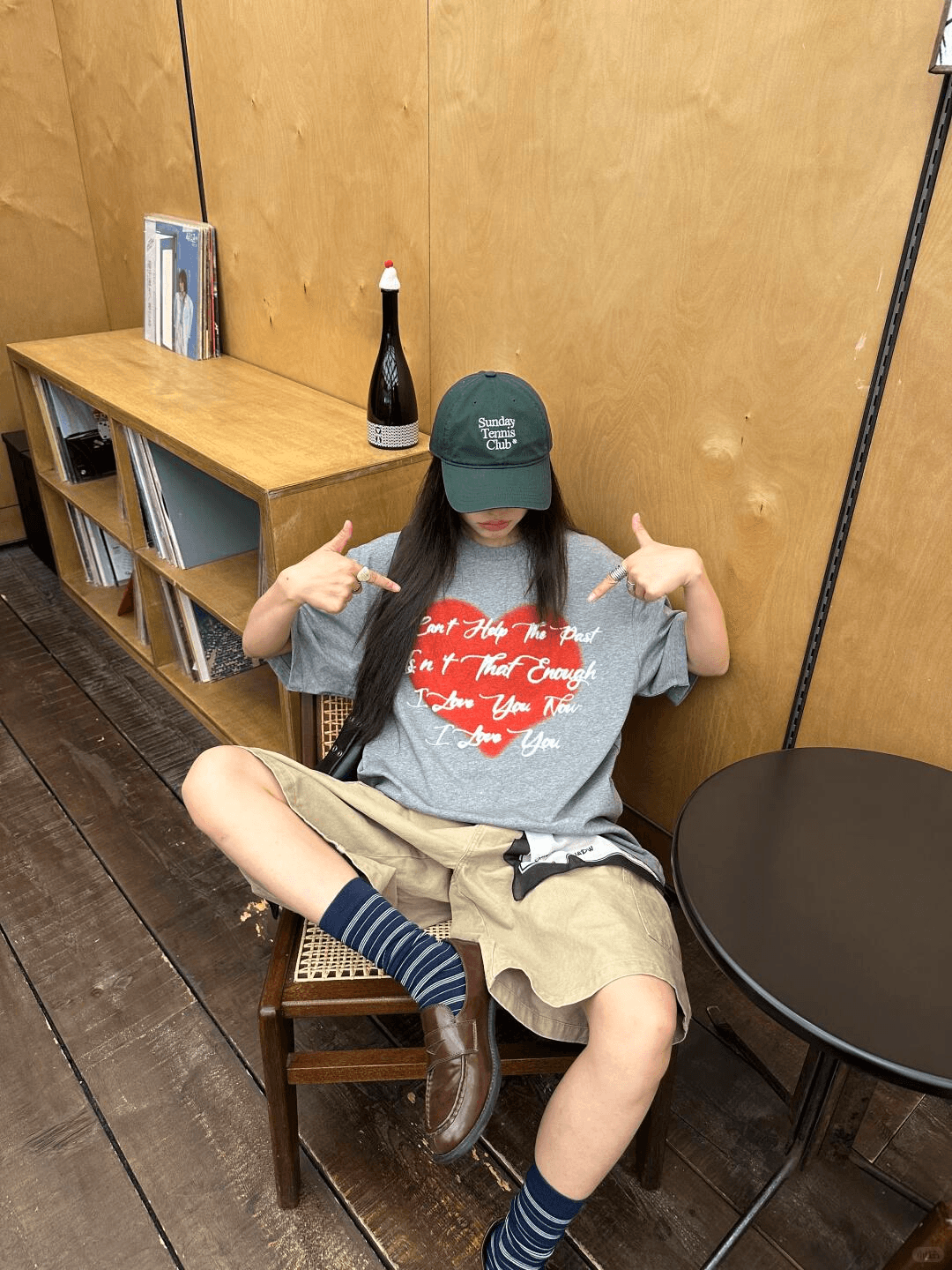 빨간색 하트 프린트 루즈핏 반팔 티셔츠 상세 이미지 2