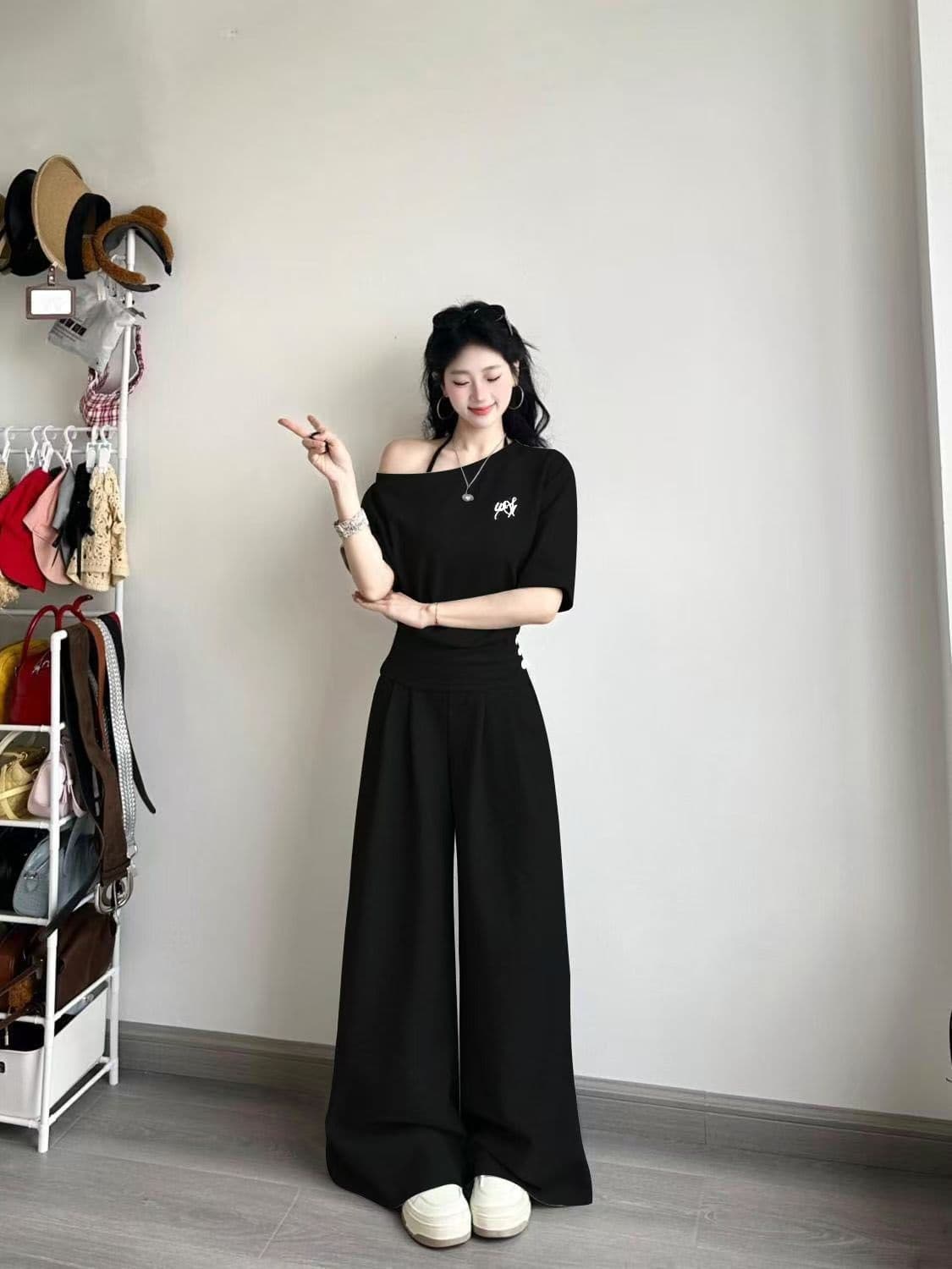 2026 년 여름 캐주얼 스포츠 슈트 여자 허리 수축 비스듬한 어깨 의류 하이웨이스트 와이드 레그 팬츠 투피스 세트 이미지 3