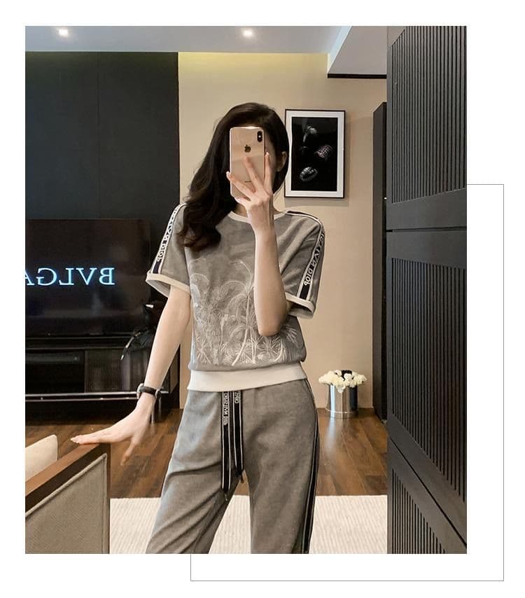 2026 년 인터넷 유명인 새로운 루즈핏 연령 감소 패션 튀김 거리 반팔 웨이 바지 캐주얼 투피스 세트 외국 가스 세트 상세 이미지 8