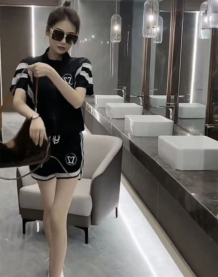 2026 여름 새로운 외국 가스 패션 세트 여성용 짧은 소매 맨위 캐주얼 반바지 운동 투피스 세트 튀김 거리 상세 이미지 9
