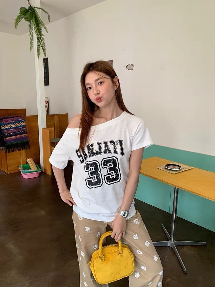아메리칸 핫걸 비스듬한 어깨 알파벳 프린트 반팔 티셔츠 여성 상세 이미지 2