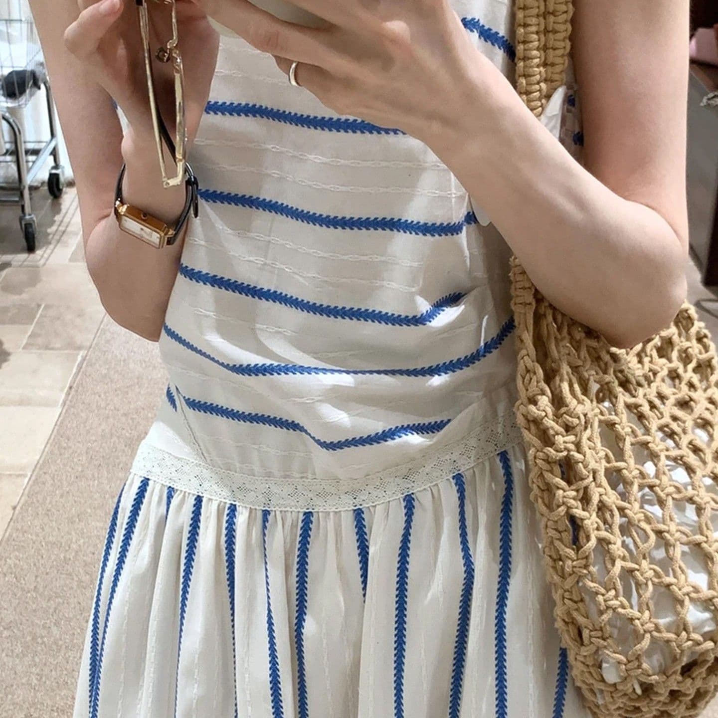 프랑스식 휴가 바람 Chic 불규칙 칼라 디자인 레이스 패치워크 세로 줄무늬 허리 수축 슬림해 보이는 슬립 여성 드레스 이미지 3