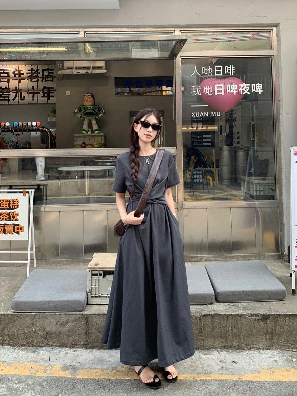 작은 대중 디자인 십자가 스트랩 반팔 드레스 여름 여성 품격 고급 센스 허리 수축 슬림해 보이는 a 단어 길이 치마 이미지 3