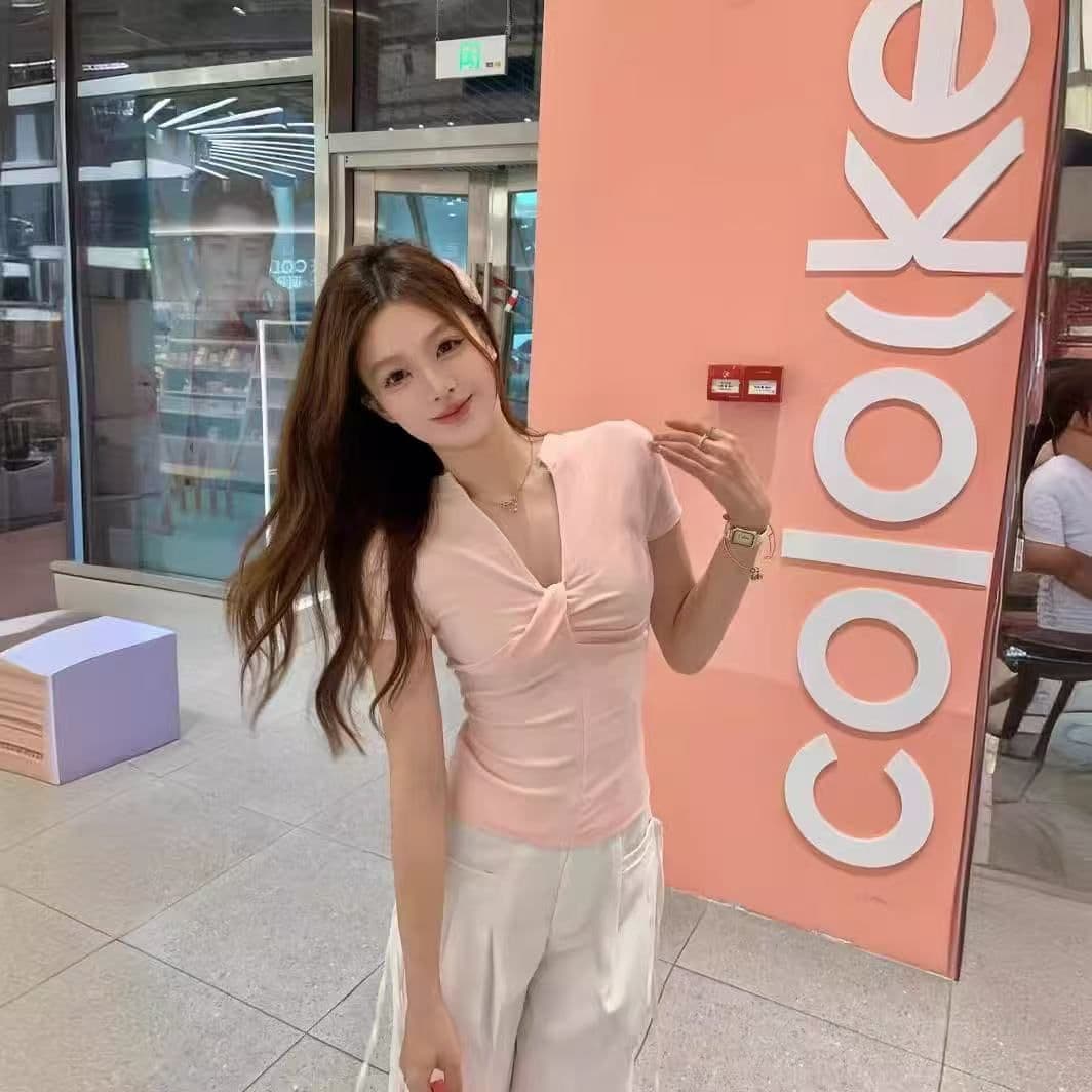 맨위 순수한 욕망 화이트 오프숄더 V넥 검정색 반팔 티셔츠 여성 여름 디자인 센스 작은 대중 Chic 핫걸 쇼트 스타일 이미지 4