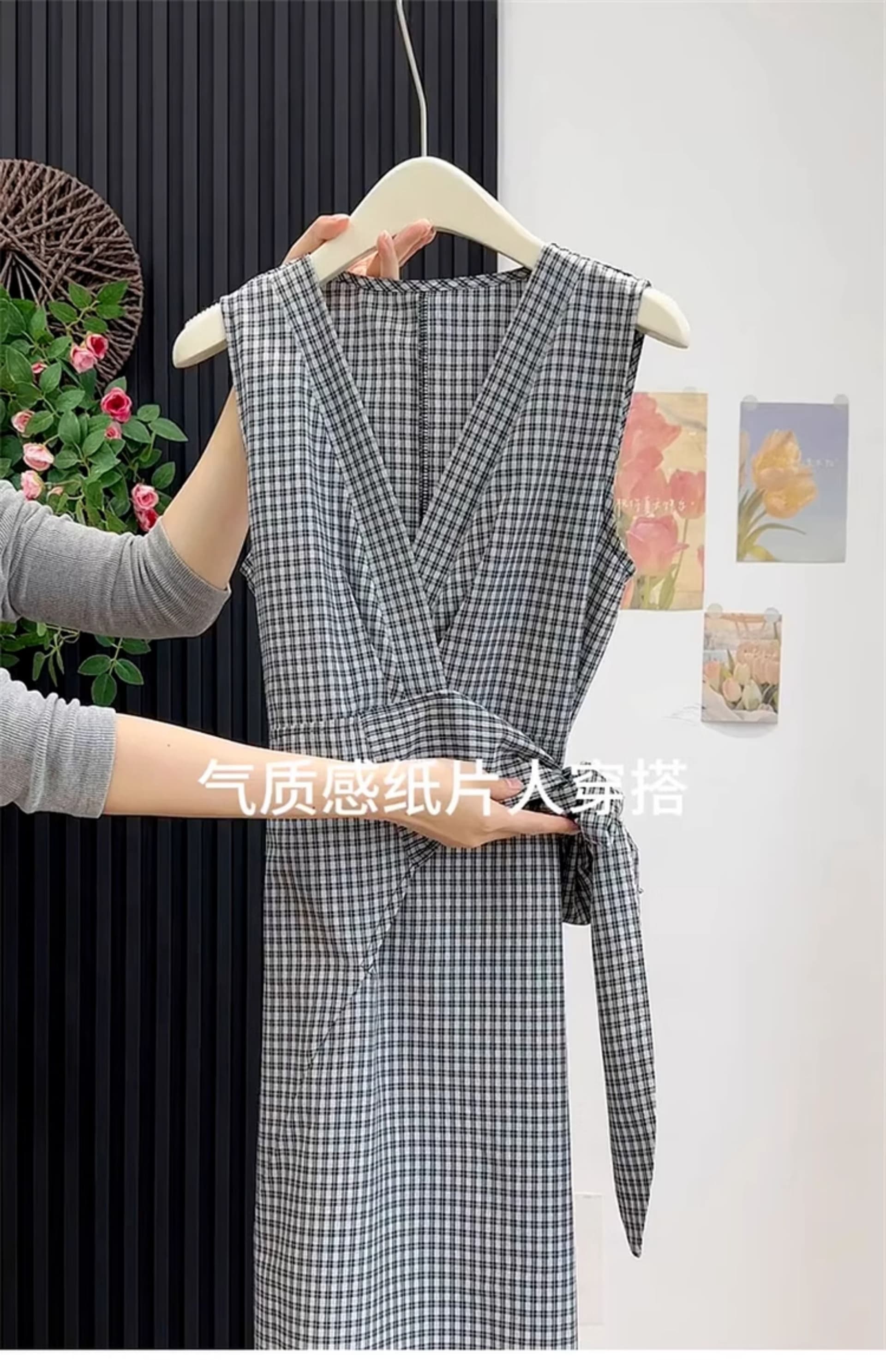 2026 여름 새로운 달콤함 허리 수축 레트로 블랙 블루 체크무늬 세트 조끼 스커트 민소매 한 마디 드레스 프랑스식 상세 이미지 4
