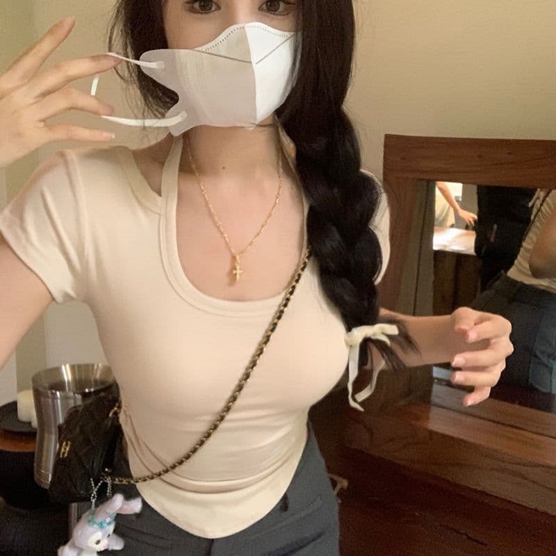 핫걸 레이스업 행침 목 반팔 긍정적 인 어깨 여성 티셔츠 여름 디자인 센스 불규칙 쇼트 스타일 맨위