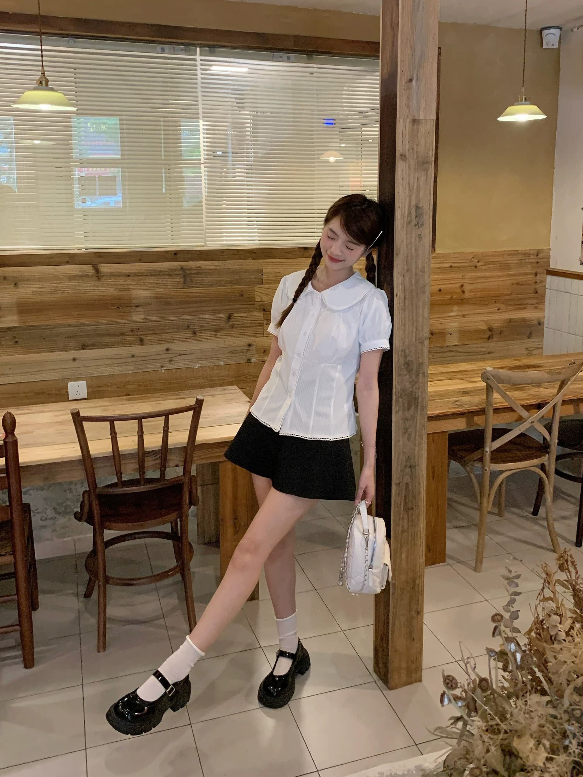 여름 새로운 한 부서 품격 학원 스타일 베이비 칼라 화이트 거품 소매 셔츠 플리츠 스커트 여성 연령 감소 이미지 2