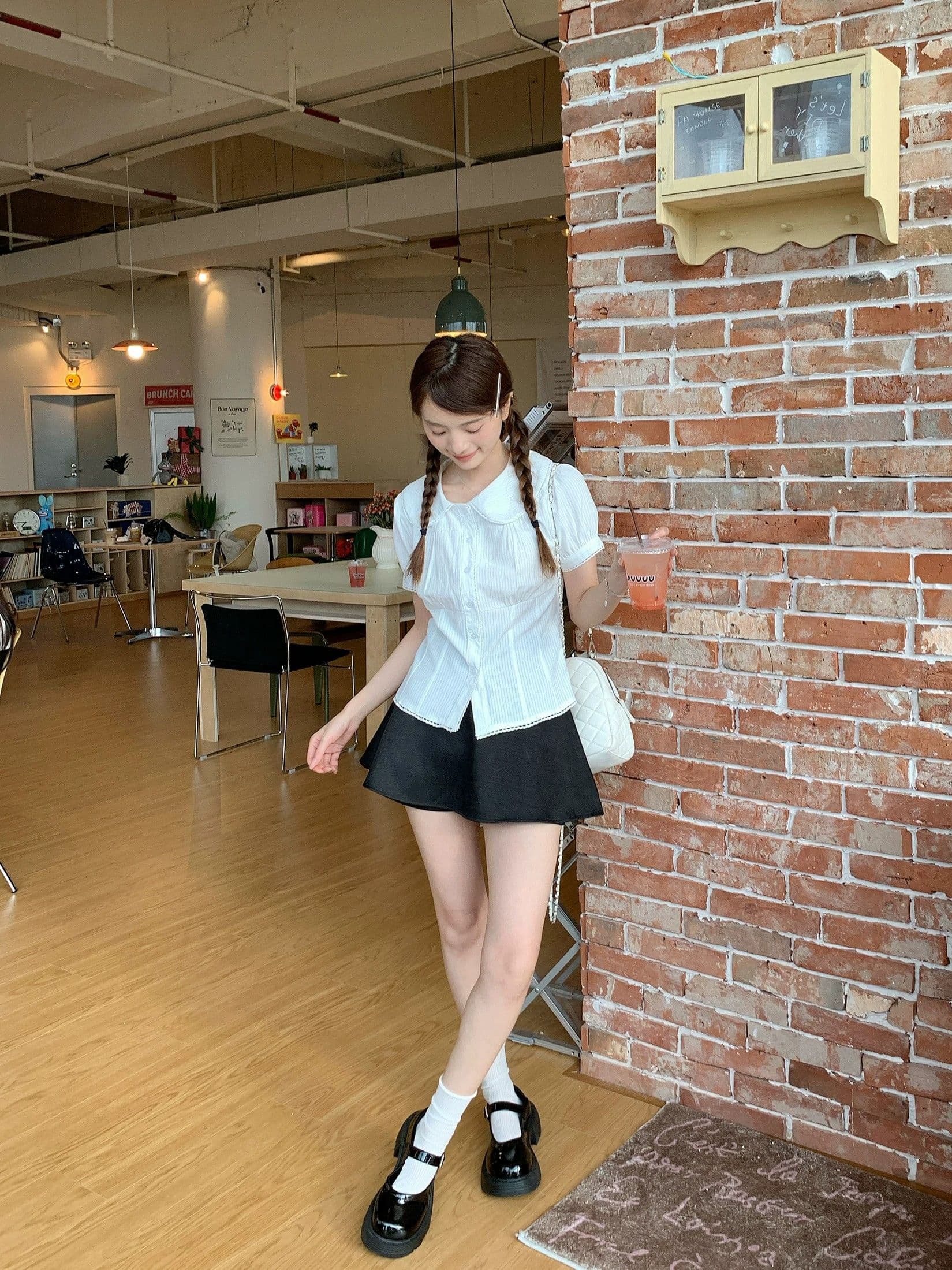 여름 새로운 한 부서 품격 학원 스타일 베이비 칼라 화이트 거품 소매 셔츠 플리츠 스커트 여성 연령 감소 이미지 4