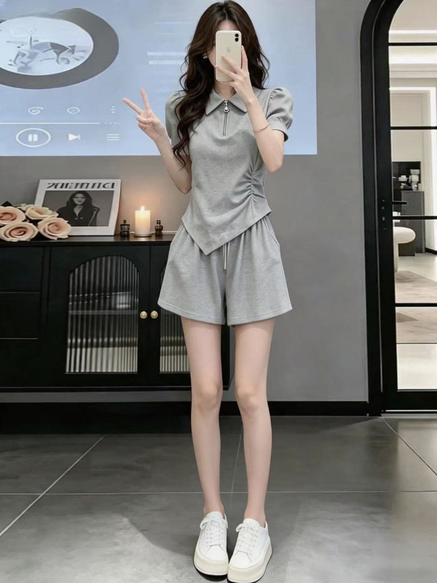 회색 캐주얼 운동 반팔 세트 여성 여름 패션 인터넷 유명인 튀김 거리 장난기 넘치는 활기찬 넓은 다리가 짧다. 바지 투피스 세트 상세 이미지 8