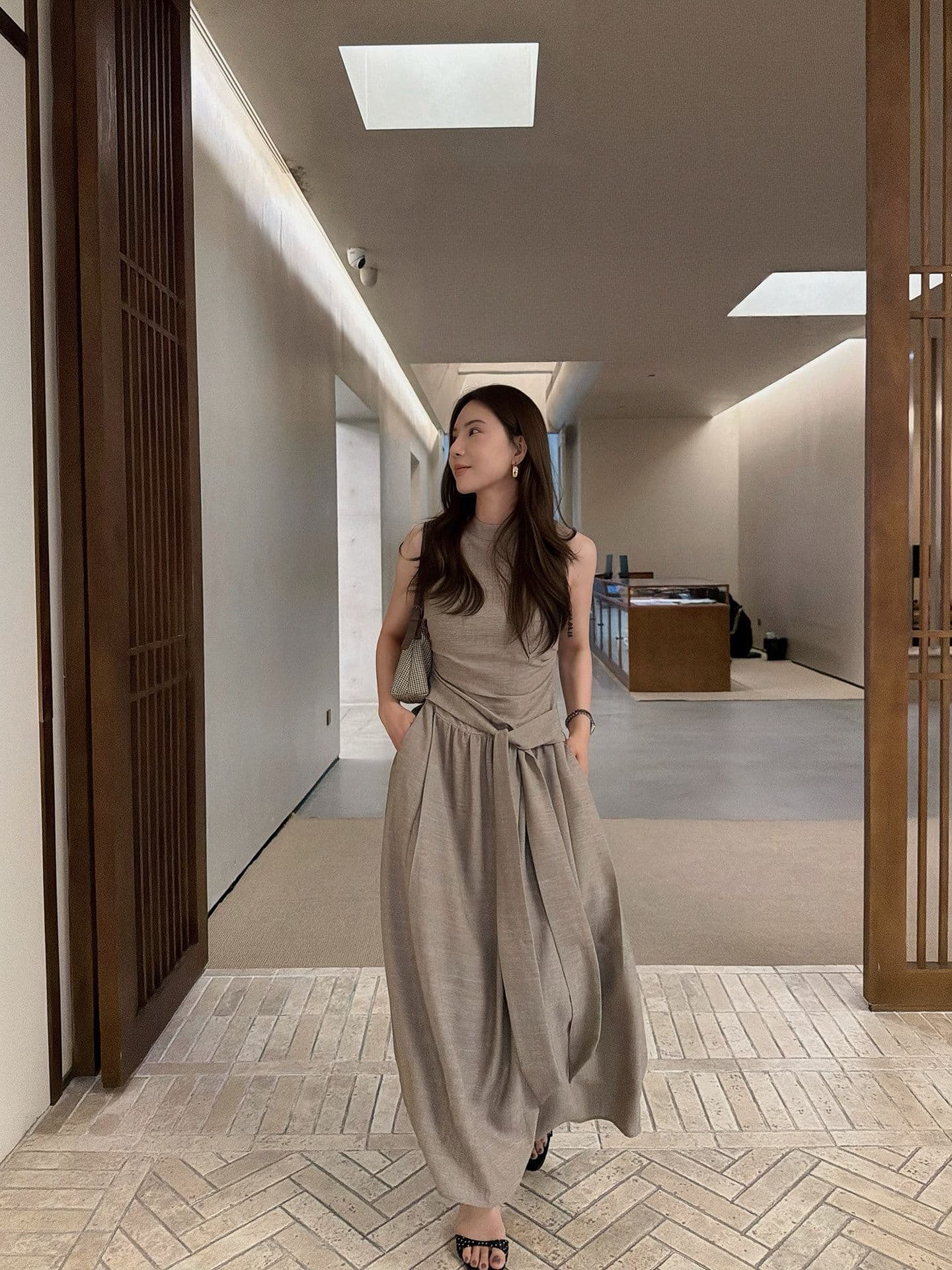 작은 키 우아함 시간대 한 부서 스탠드 칼라 민소매 여성 드레스 여름 2026 허리 수축 레이스업 롱 스커트 상세 이미지 1
