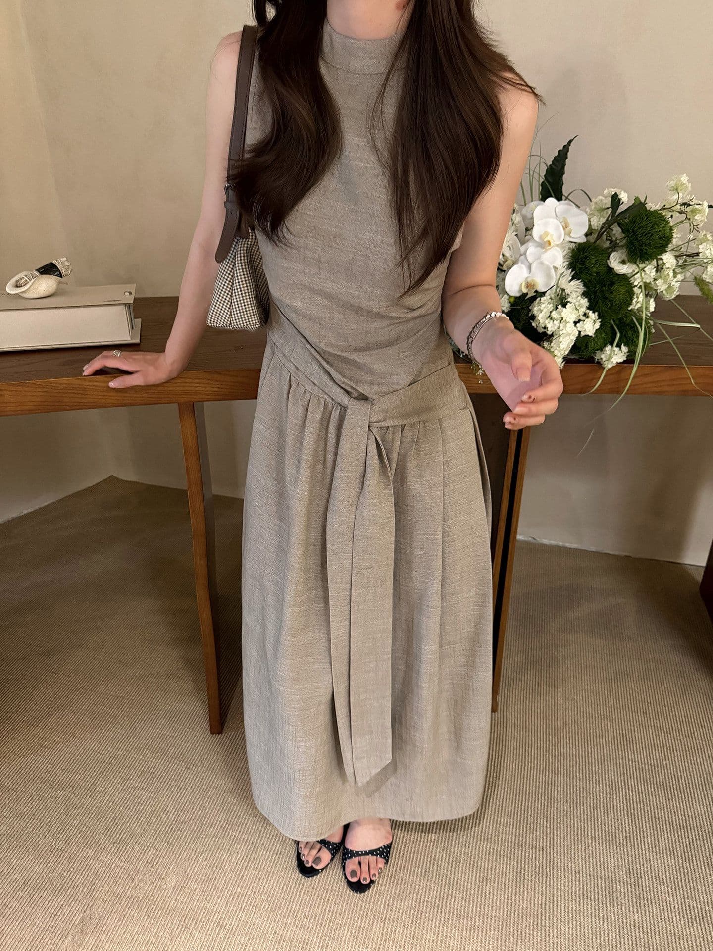 작은 키 우아함 시간대 한 부서 스탠드 칼라 민소매 여성 드레스 여름 2026 허리 수축 레이스업 롱 스커트 상세 이미지 2
