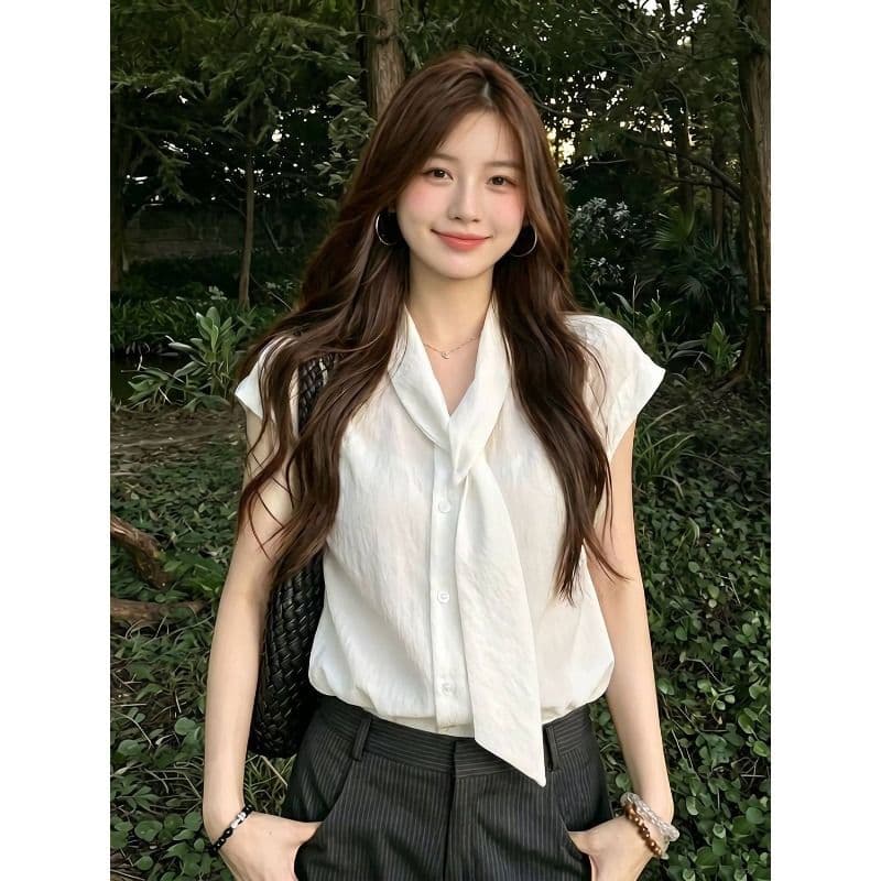 폴리 에스터 브로케이드 주름 트렌드 패션 품격 화이트 민소매 여성 셔츠 봄 여름 하이웨이스트 슬림해 보이는 캐주얼 맨위 이미지 3