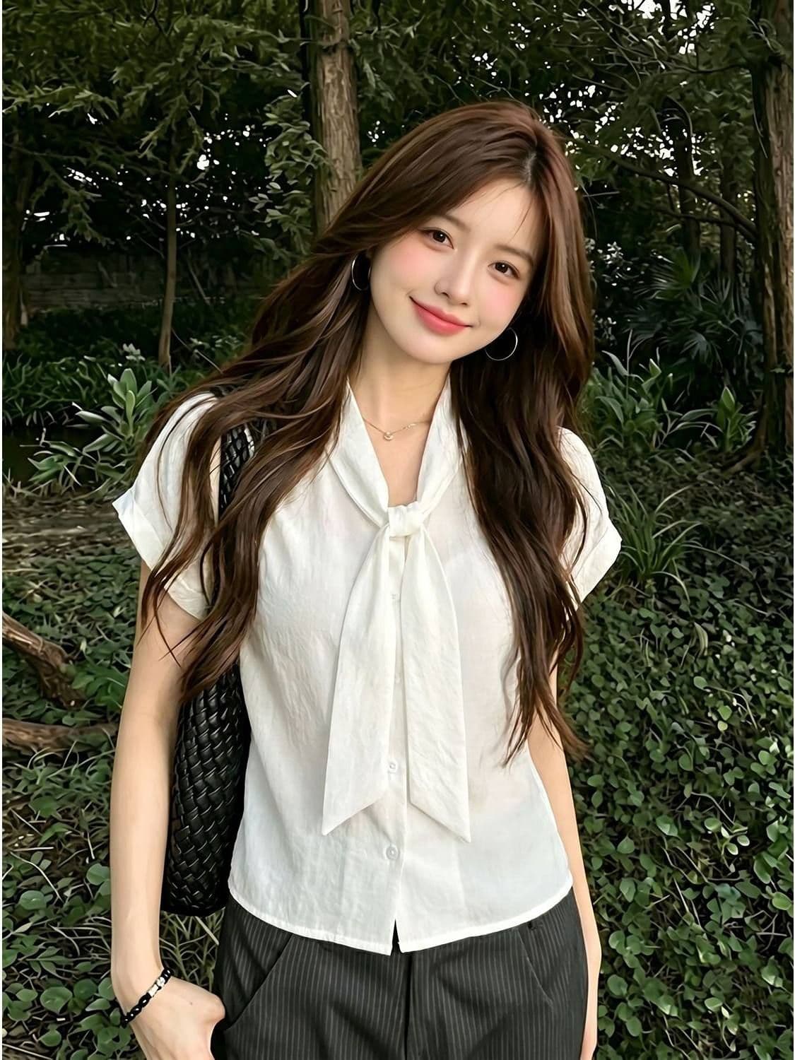 폴리 에스터 브로케이드 주름 트렌드 패션 품격 화이트 민소매 여성 셔츠 봄 여름 하이웨이스트 슬림해 보이는 캐주얼 맨위 상세 이미지 8