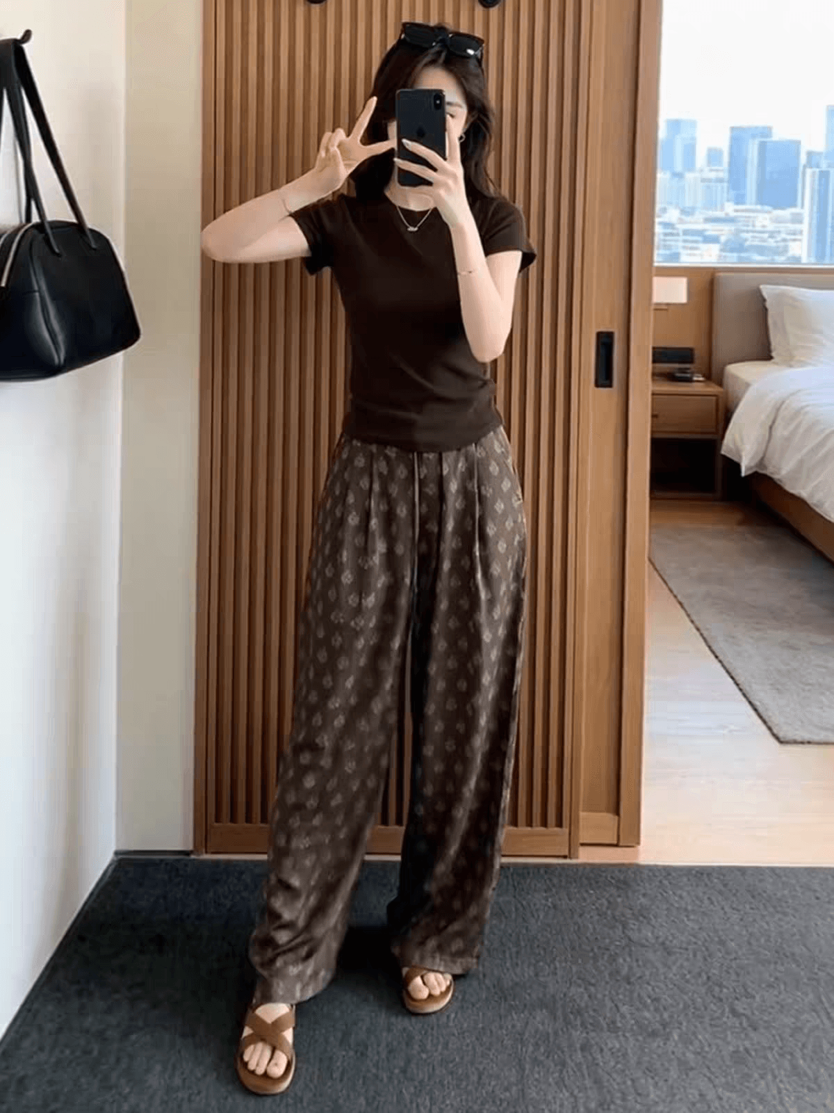 패션 세트 여성 2026 여름 새로운 외국 가스 반팔 맨위 프린트 와이드 레그 팬츠 캐주얼 연령 감소 투피스 세트 트렌디 이미지 4