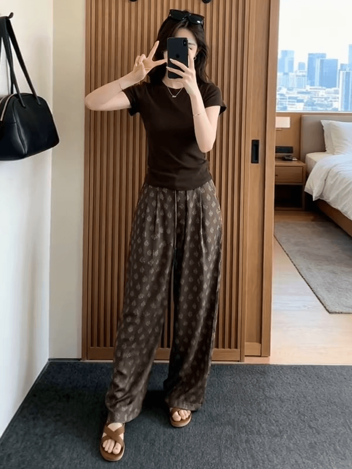 패션 세트 여성 2026 여름 새로운 외국 가스 반팔 맨위 프린트 와이드 레그 팬츠 캐주얼 연령 감소 투피스 세트 트렌디 상세 이미지 9