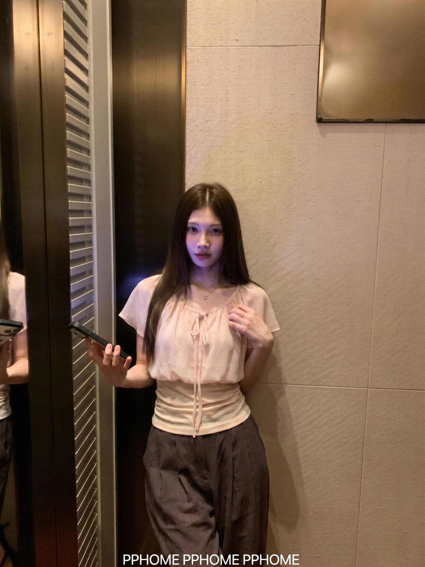 좋은 면 싸움 쉬폰 주름 페이크 레이어드 패치워크 레이스업 V넥 연꽃 잎 소매 여성 셔츠 여름 허리 수축 슬림해 보이는 맨위 상세 이미지 2