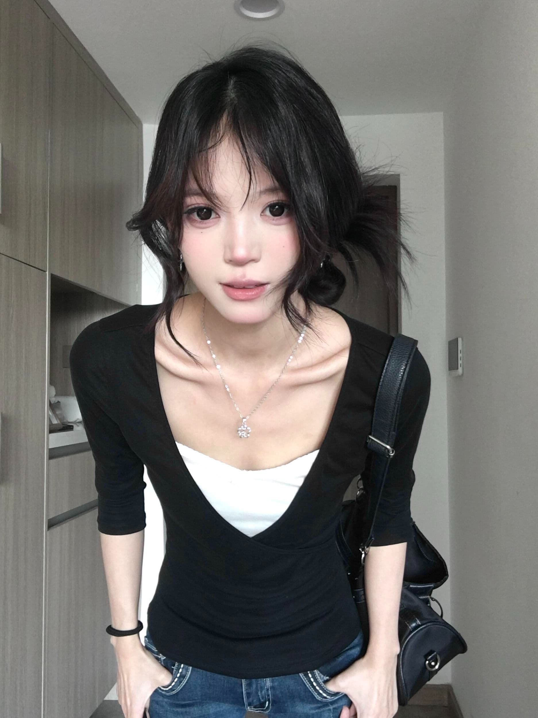 모달 사람들 면 검정색 V넥 페이크 레이어드 긴팔 티셔츠 여성 몸매 가꾸기 슬림해 보이는 기본 셔츠 한 첨부 된 의류 상세 이미지 4