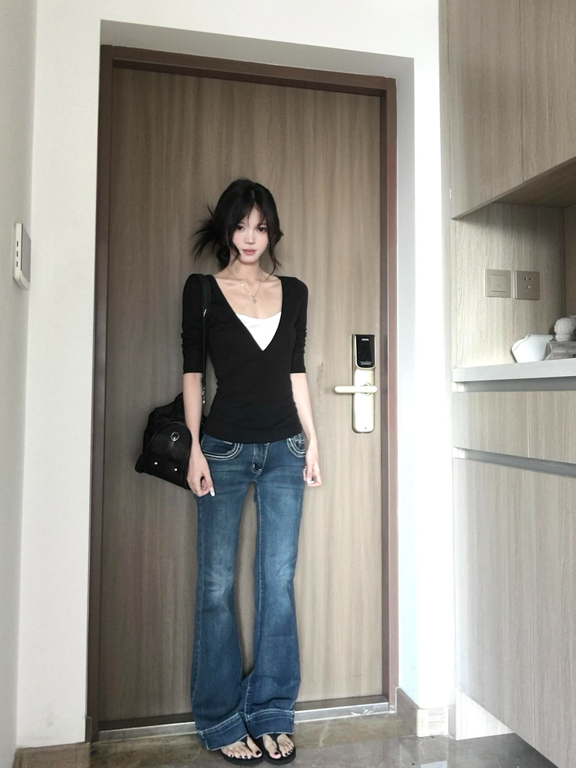 모달 사람들 면 검정색 V넥 페이크 레이어드 긴팔 티셔츠 여성 몸매 가꾸기 슬림해 보이는 기본 셔츠 한 첨부 된 의류 상세 이미지 5