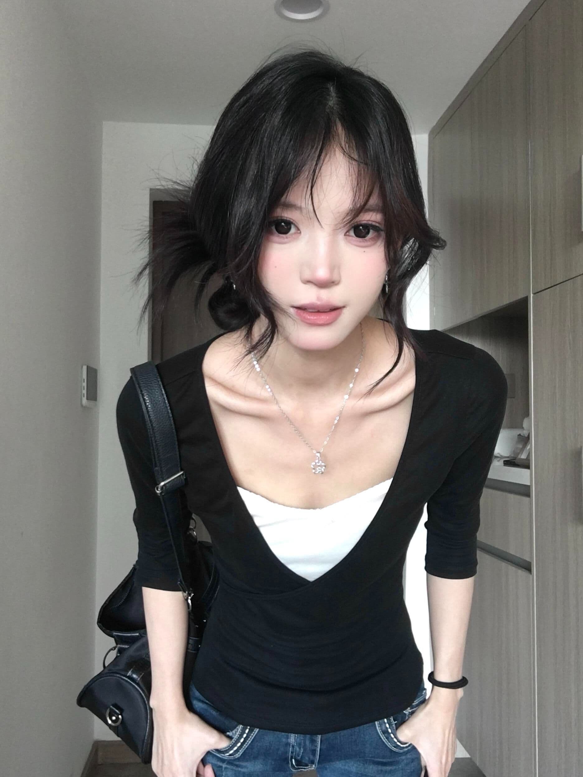 모달 사람들 면 검정색 V넥 페이크 레이어드 긴팔 티셔츠 여성 몸매 가꾸기 슬림해 보이는 기본 셔츠 한 첨부 된 의류 상세 이미지 6