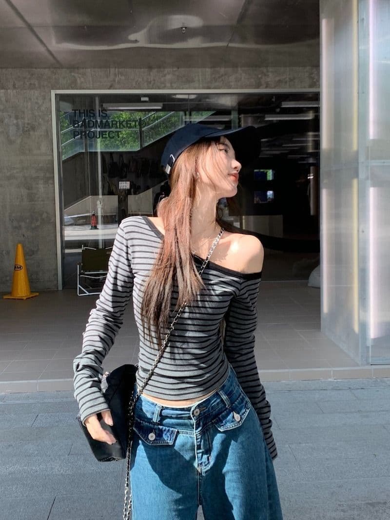 기타 음악 면 비스듬한 칼라 오프숄더 작은 심장 기계 스트라이프 긴팔 티셔츠 여성 이른 가을 핫걸 몸매 가꾸기 쇼트 스타일 맨위 상세 이미지 3