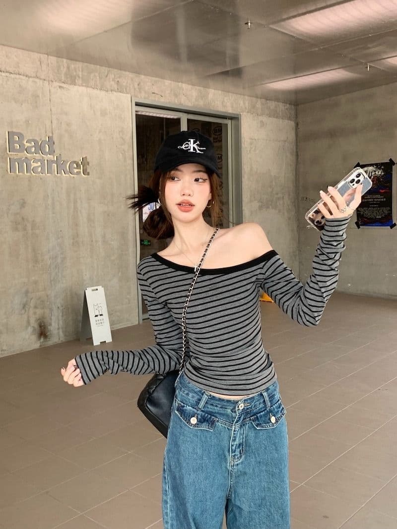기타 음악 면 비스듬한 칼라 오프숄더 작은 심장 기계 스트라이프 긴팔 티셔츠 여성 이른 가을 핫걸 몸매 가꾸기 쇼트 스타일 맨위 상세 이미지 4