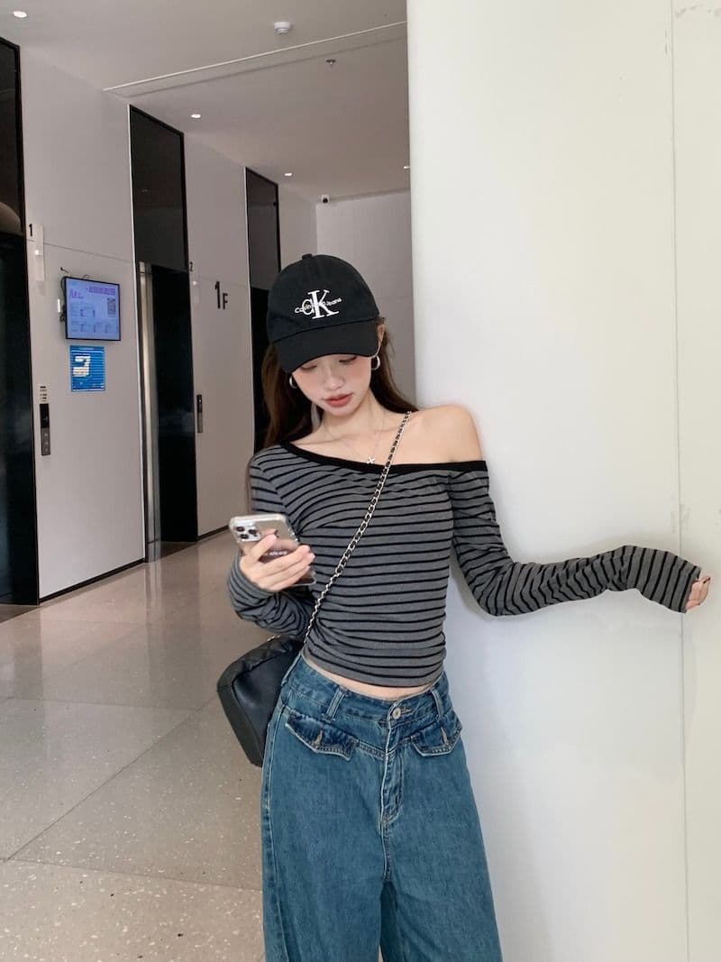 기타 음악 면 비스듬한 칼라 오프숄더 작은 심장 기계 스트라이프 긴팔 티셔츠 여성 이른 가을 핫걸 몸매 가꾸기 쇼트 스타일 맨위 상세 이미지 5
