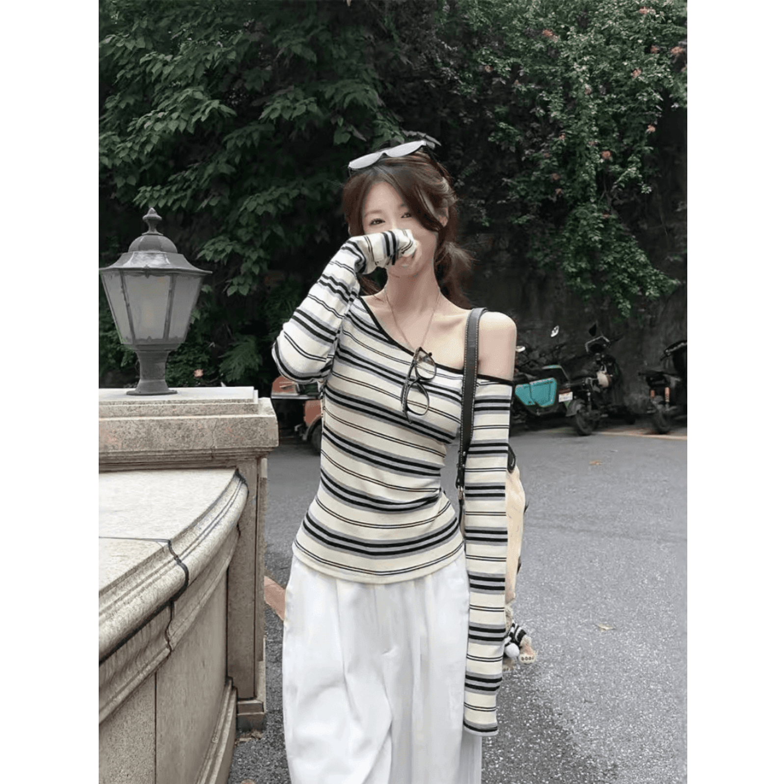 원본 컬러 짜임 기사 한 부서 느긋한 비스듬한 어깨 스트라이프 기본 셔츠 몸매 가꾸기 오프숄더 긴팔 만나는 쇼트 스타일 맨위 이미지 4