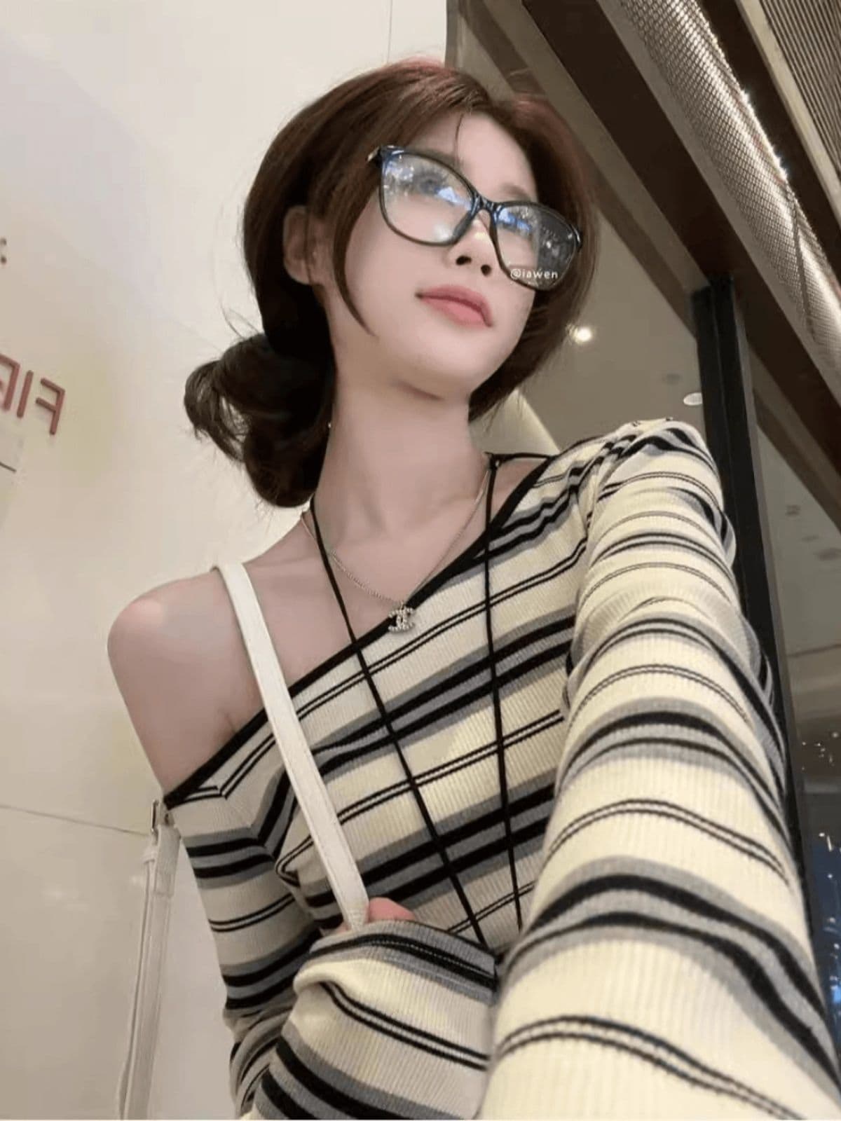 원본 컬러 짜임 기사 한 부서 느긋한 비스듬한 어깨 스트라이프 기본 셔츠 몸매 가꾸기 오프숄더 긴팔 만나는 쇼트 스타일 맨위 상세 이미지 6