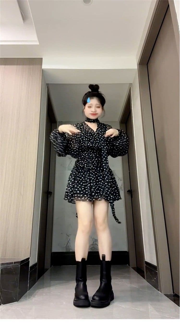 2026 새로운 프랑스식 그는 벤 바람 검정색 꽃무늬 드레스 아이들 가을 고유 한 아름다운 품격 허리 수축 미니 스커트 상세 이미지 5