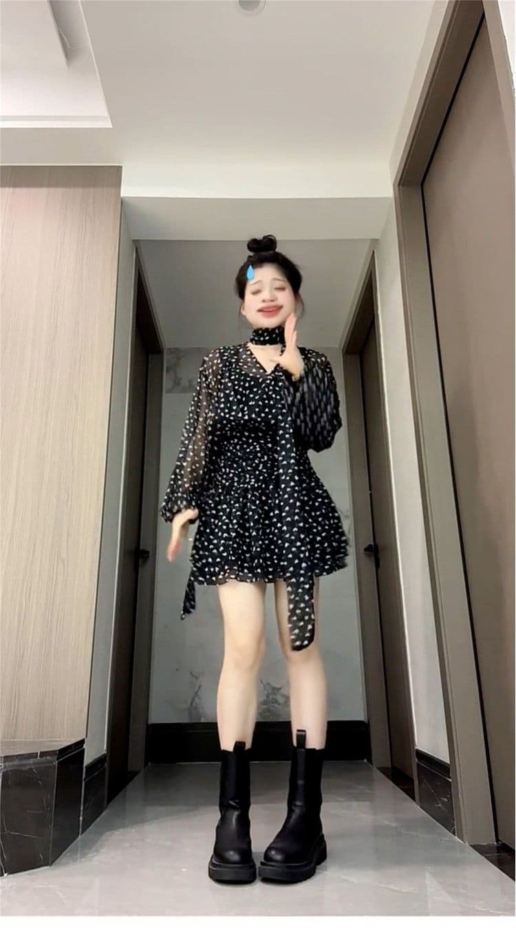 2026 새로운 프랑스식 그는 벤 바람 검정색 꽃무늬 드레스 아이들 가을 고유 한 아름다운 품격 허리 수축 미니 스커트 상세 이미지 12