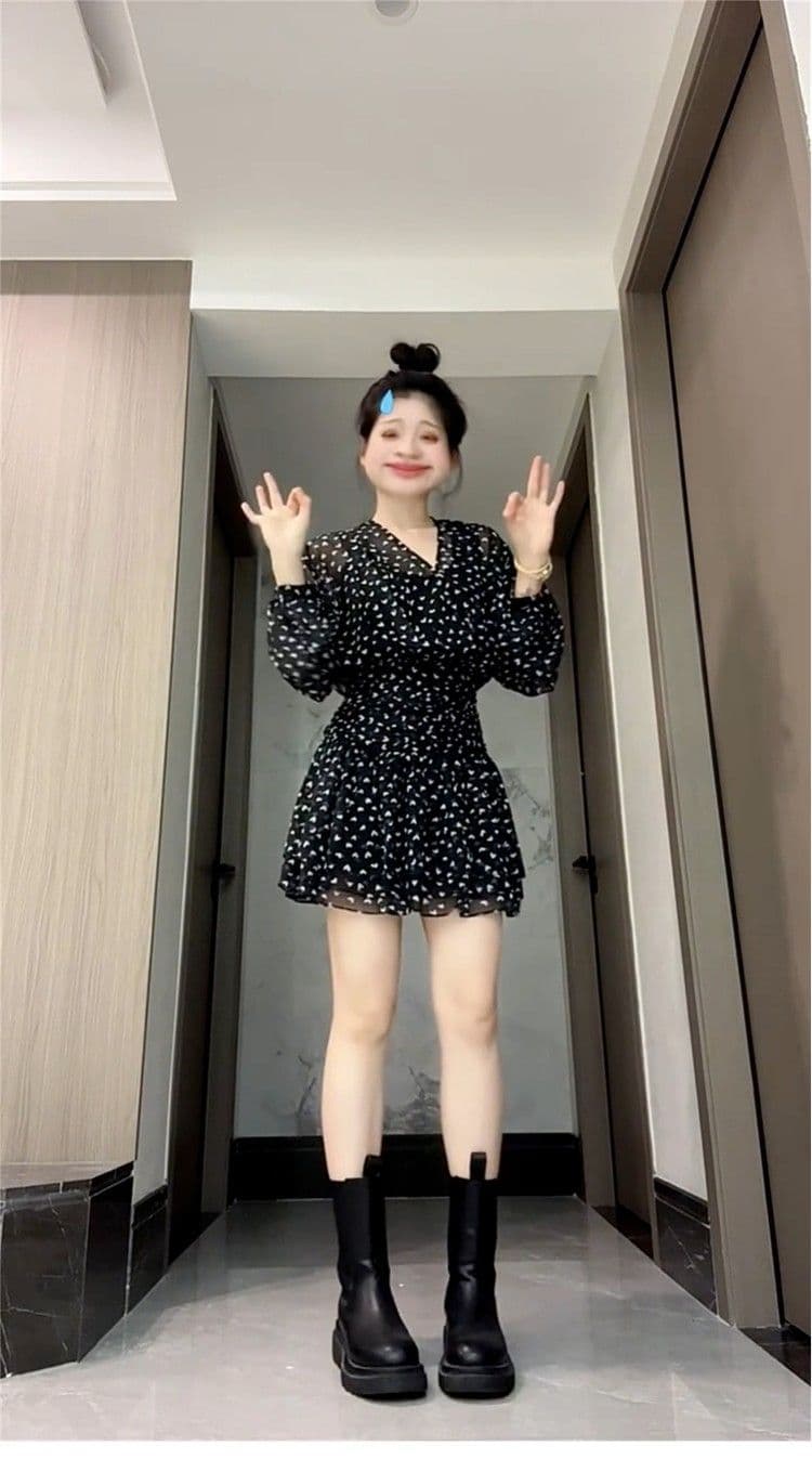2026 새로운 프랑스식 그는 벤 바람 검정색 꽃무늬 드레스 아이들 가을 고유 한 아름다운 품격 허리 수축 미니 스커트 상세 이미지 14