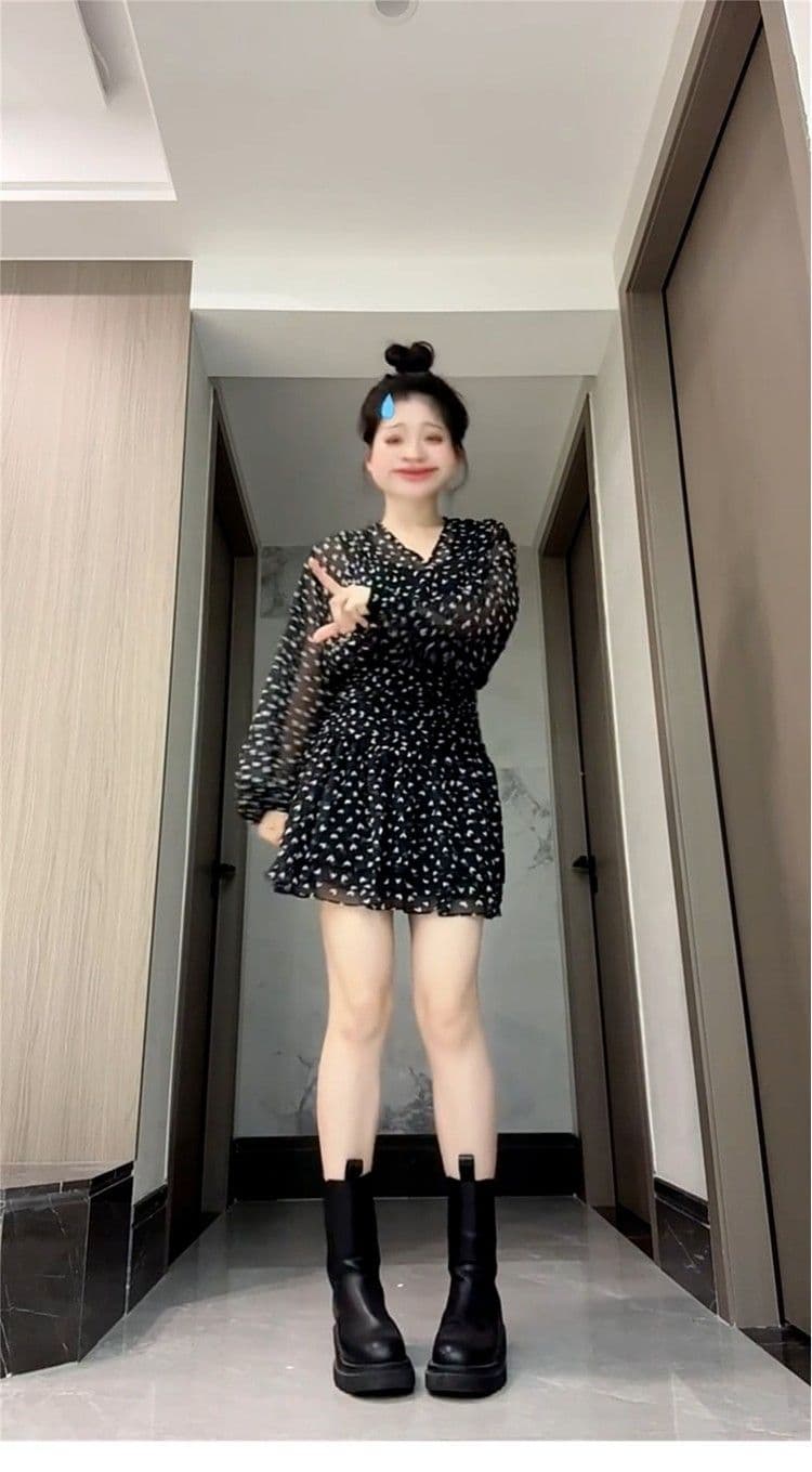 2026 새로운 프랑스식 그는 벤 바람 검정색 꽃무늬 드레스 아이들 가을 고유 한 아름다운 품격 허리 수축 미니 스커트 상세 이미지 15
