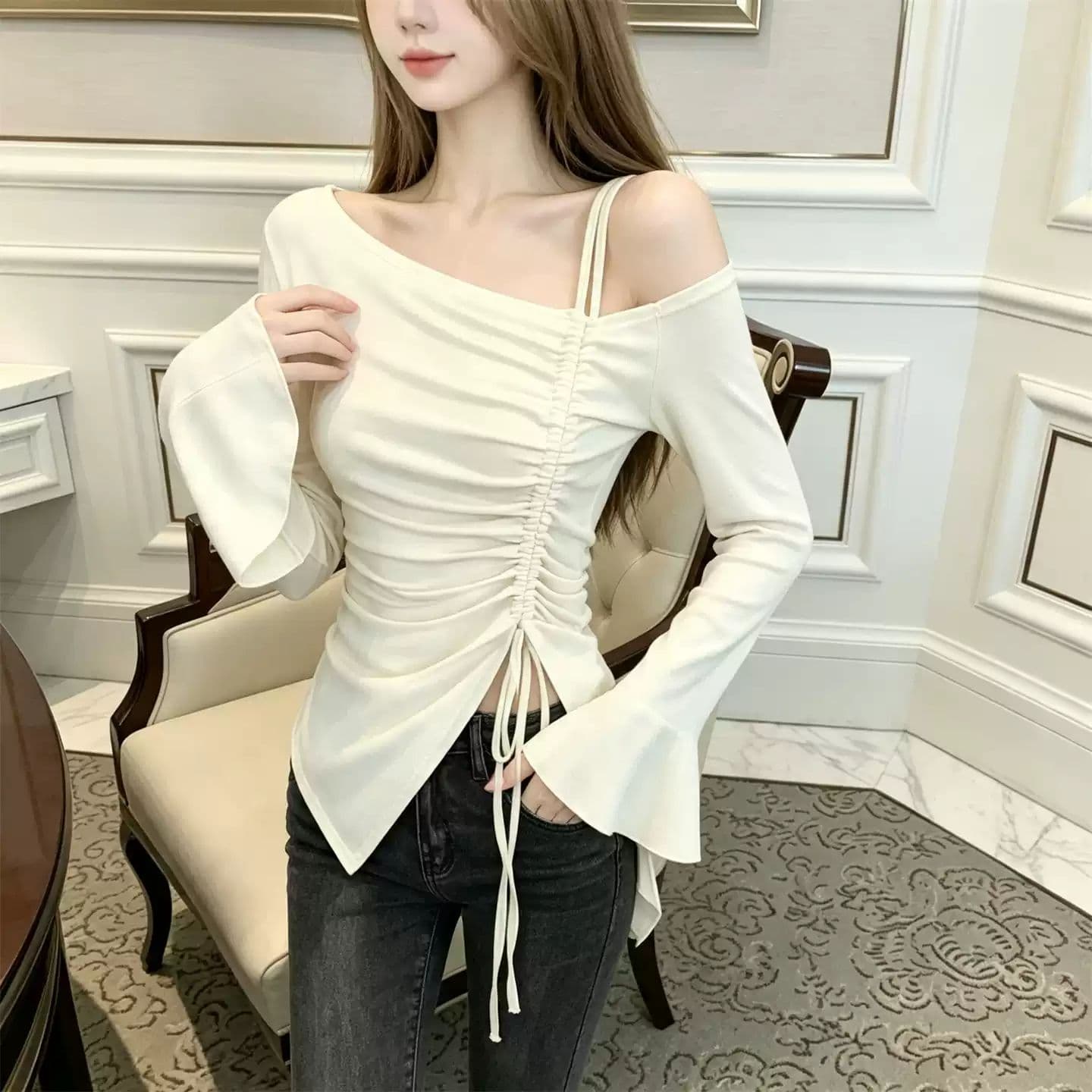 품격 섹션 오프숄더 긴 소매 티셔츠 여성 가을 불규칙 몸매 가꾸기 슬림해 보이는 기본 셔츠 달콤한 매운맛 맨위 디자인 센스 작은 대중 이미지 2
