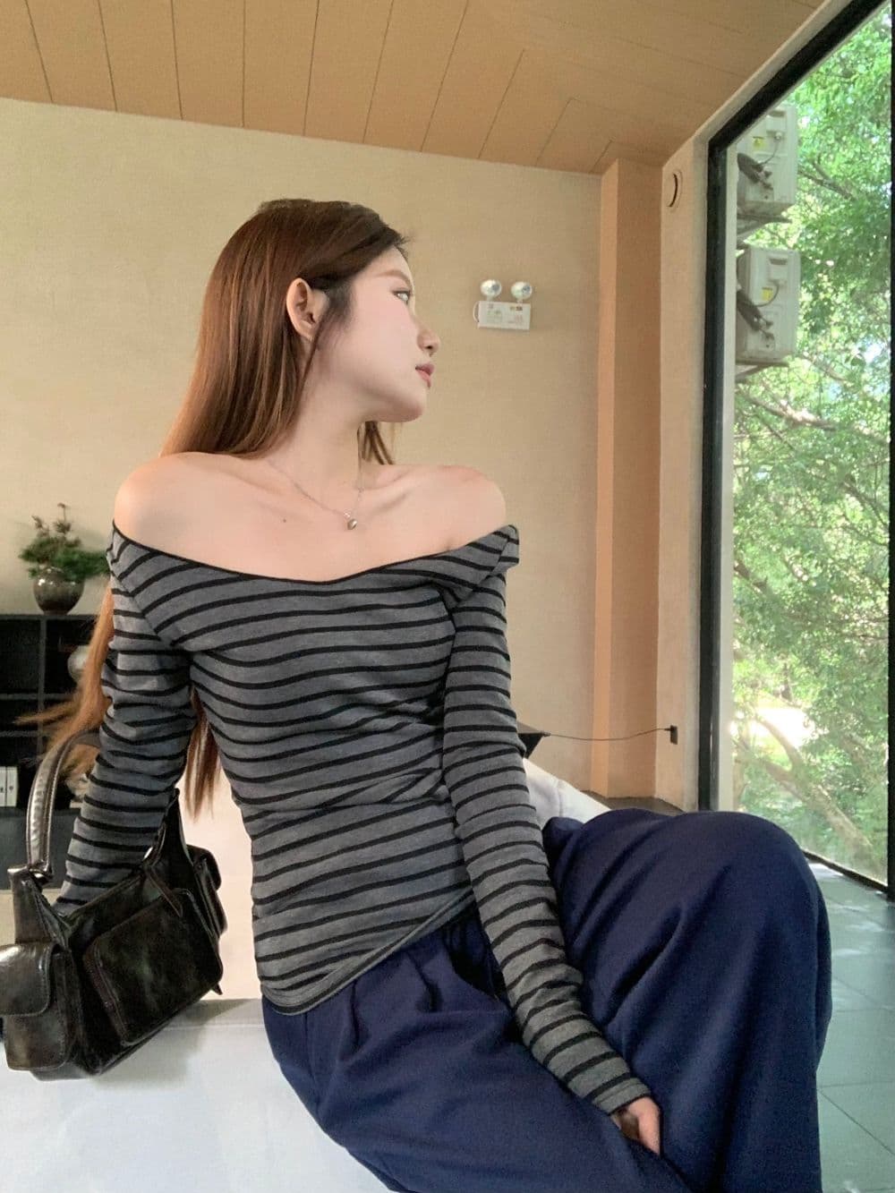 1 1 리브 De 플러시 스트라이프 오프숄더 다용도 얇고 가벼운 블라우스 긴팔 분위기 센스 티셔츠 맨위 여성 상세 이미지 3