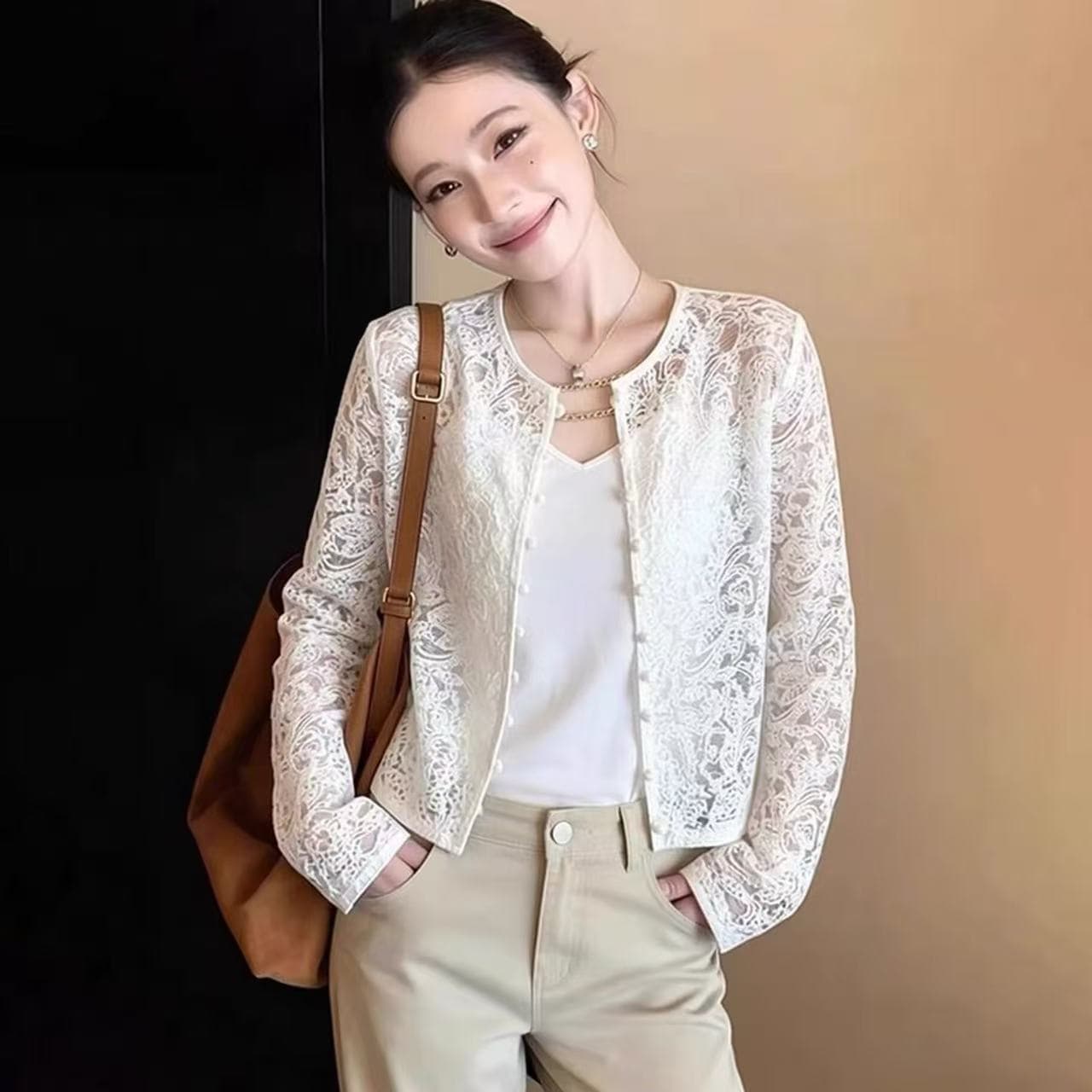 고유 한 슈퍼 잘 생긴 화이트 레이스 자외선 차단 짧은 여성 코트 봄 작은 키 고급 캐주얼 마이크로 ~을 통해 오픈 가디건 맨위 상세 이미지 4