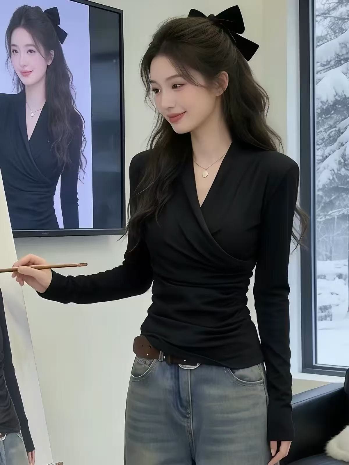 2026 봄 새로운 빛 요리 한 바람 외국 가스 디자인 센스 만나는 몸매 가꾸기 디스플레이 V넥 품격 긴팔 티셔츠 여성 의류 맨위 이미지 2