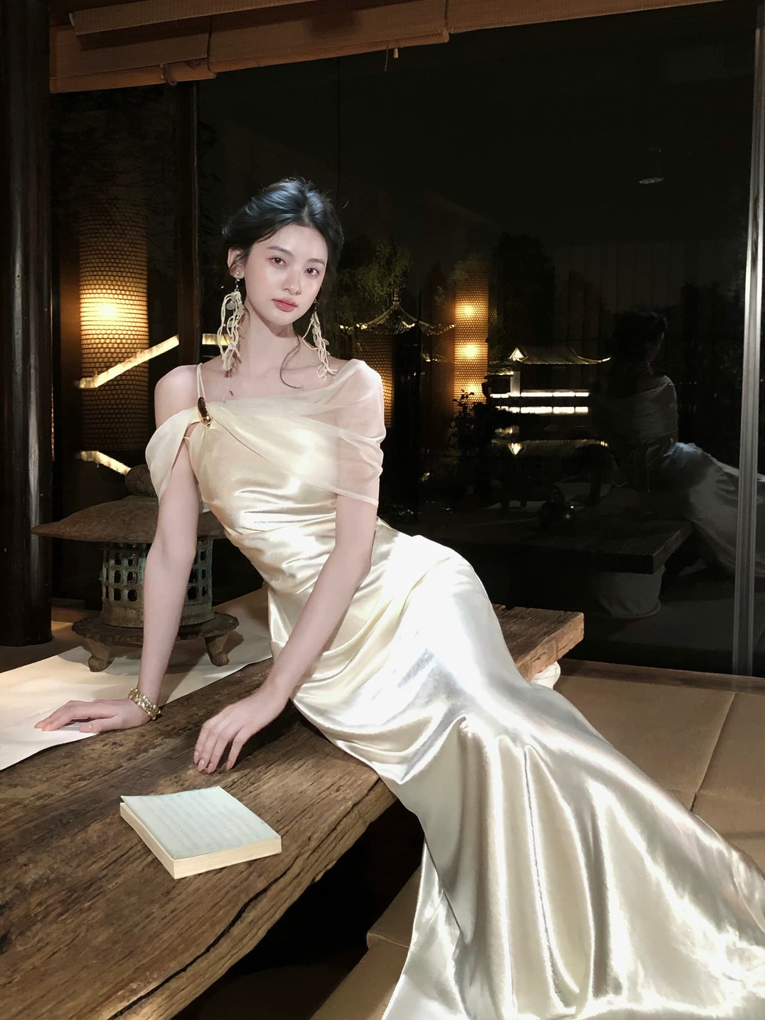 하나부터 순간 디자인 센스 비스듬한 어깨 금속 버클 새틴 롱 스커트 허리 수축 인어 꼬리 고급 센스 빛 럭셔리 예복 롱 스커트 상세 이미지 3