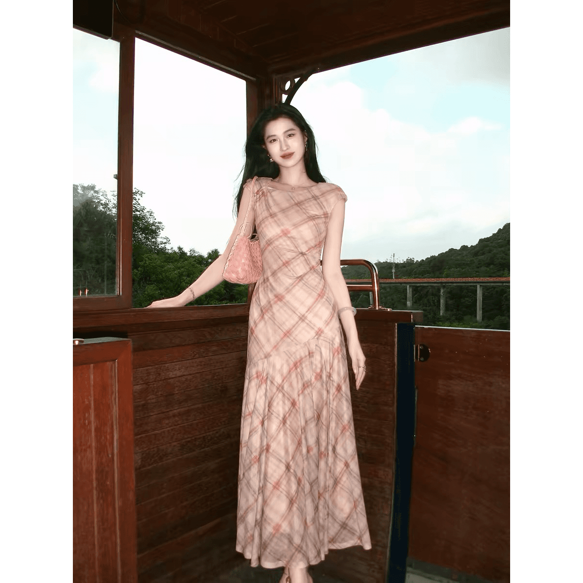 5.31new 조기 10시 하프 신제품 켜기 새로운 77 접기 프랑스식 분말 커피 체크무늬 불규칙 드레스 이미지 6