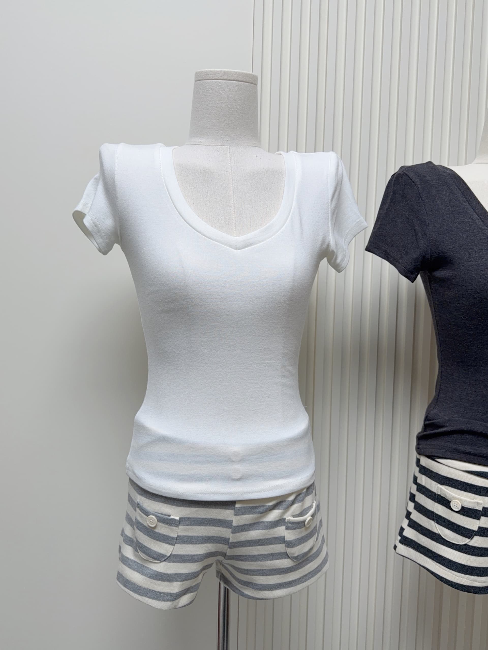 버섯 찹쌀 찹쌀 같은 단락 기타 색상 V넥 반팔 티셔츠 꼬집기 허리 슬림해 보이는 섹시함 품격 맨위 여성 상세 이미지 11