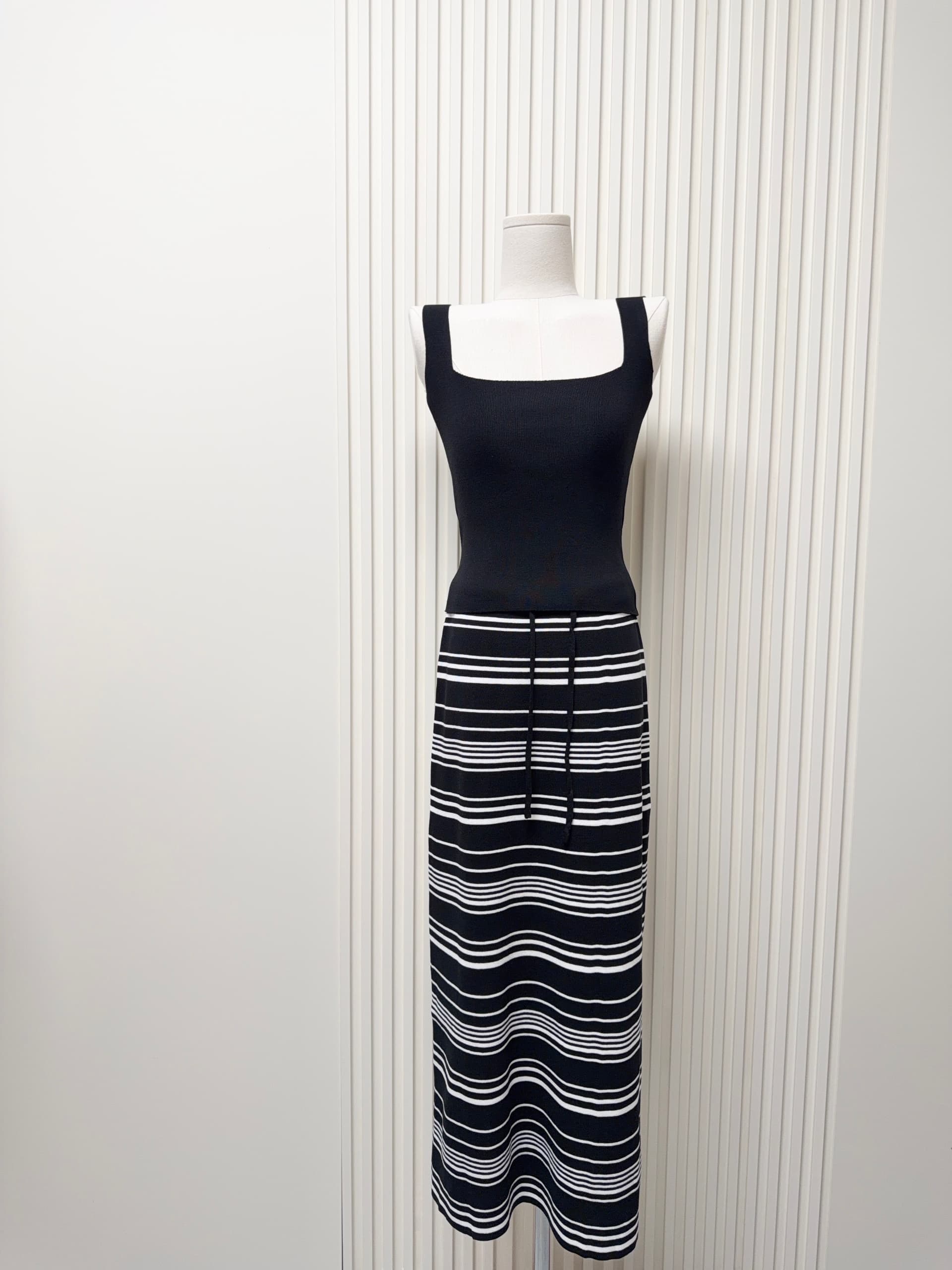 핫걸 바람 u 칼라 니트 조끼 여름 펌프 로프 스트라이프 하이웨이스트 타이트 스커트 반 스커트 세트 상세 이미지 9