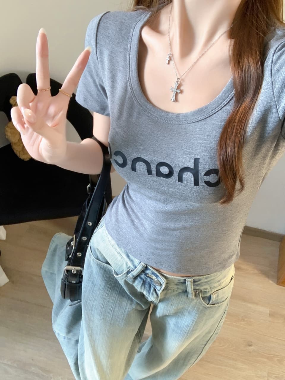 핫걸 타이트 반팔 티셔츠 여성 여름 u 칼라 알파벳 프린트 몸매 가꾸기 쇼트 스타일 작은 키 미니멀리즘 맨위 ins 트렌디 상세 이미지 17