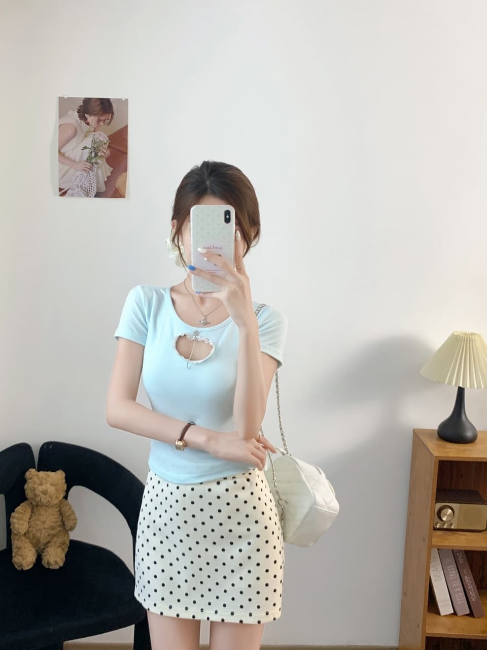 핫걸 디자인 센스 홀로우 아웃 레이스 몸매 가꾸기 쇼트 스타일 반팔 티셔츠 맨위 여성 여름 새로운 긍정적 인 어깨 반소매 벨트 가슴 패드 상세 이미지 10