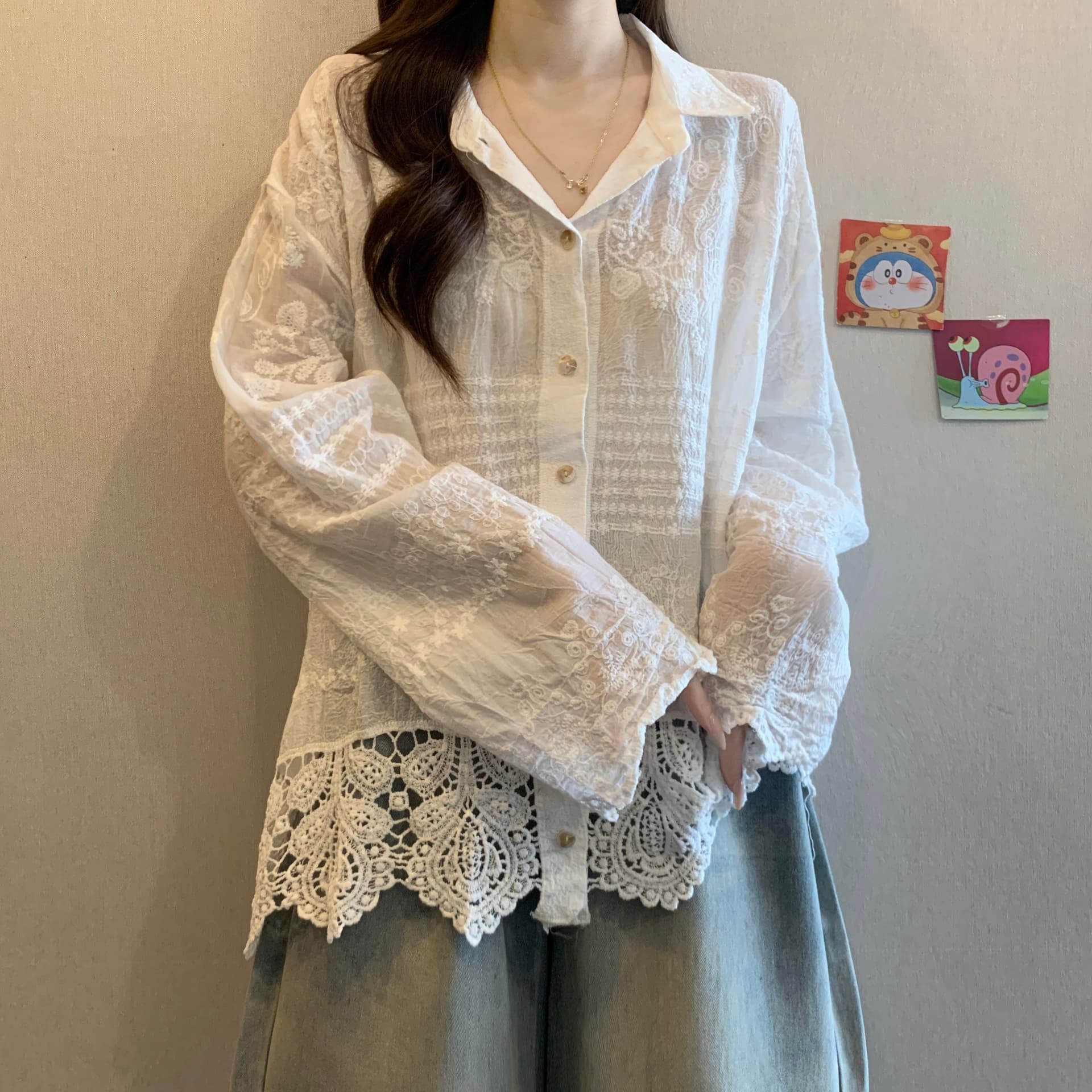 베이지 색 레이스 홀로우 아웃 긴팔 자외선 차단 여성 셔츠 2026 봄 가을 디자인 센스 루즈핏 자카드 셔츠 재킷 얇은