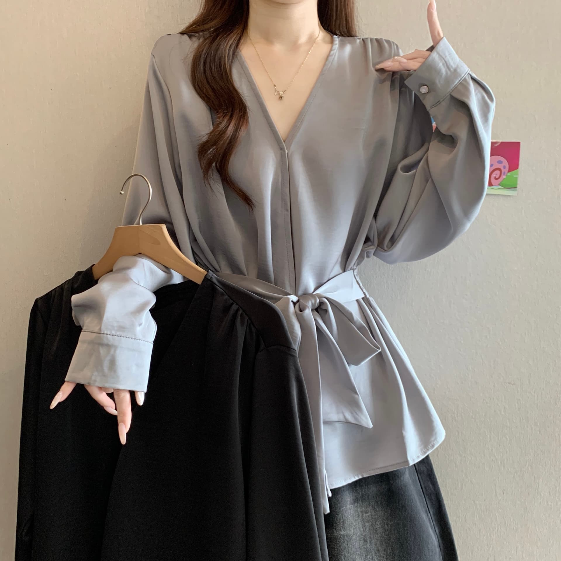 프랑스식 Chic V넥 긴팔 여성 셔츠 가을 새로운 고급 센스 허리 수축 루즈핏 슬림해 보이는 다용도 작은 셔츠 맨위 이미지 2