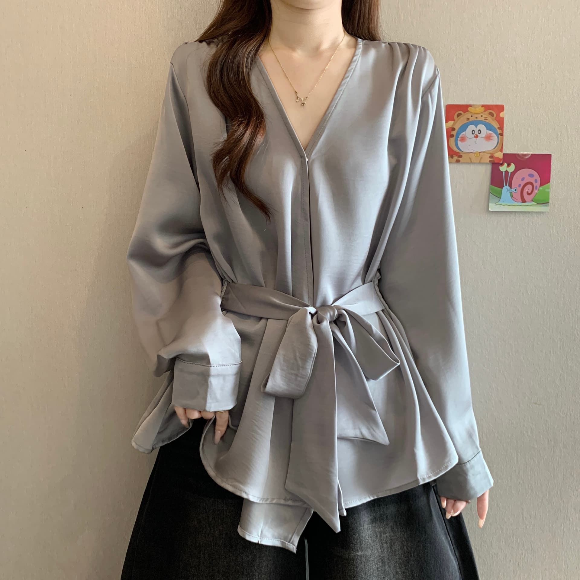 프랑스식 Chic V넥 긴팔 여성 셔츠 가을 새로운 고급 센스 허리 수축 루즈핏 슬림해 보이는 다용도 작은 셔츠 맨위 상세 이미지 6